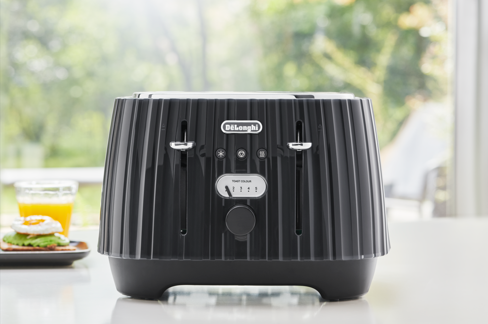 Delonghi 2 outlet slice toaster black